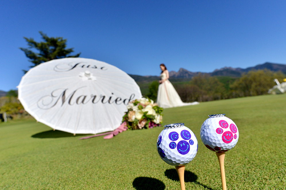 ゴルフ場でフォトウェディング